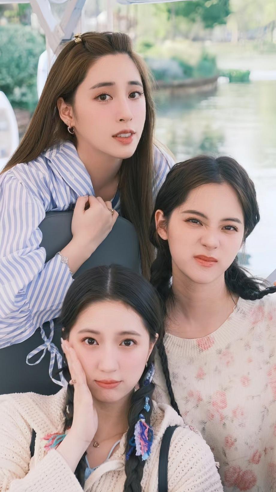 过年了，女明星给你拜年了