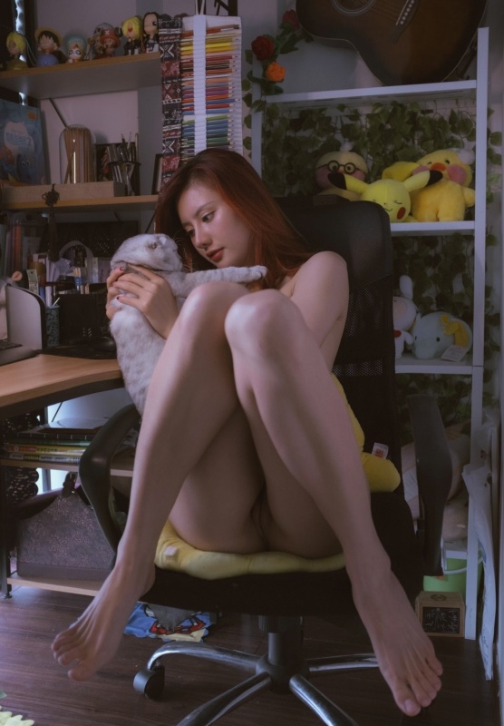 美女与猫 [22P]