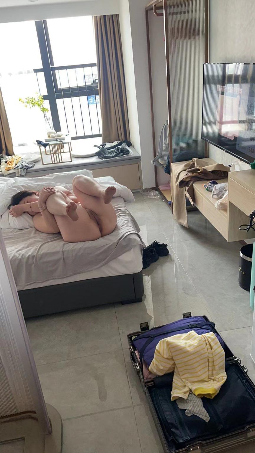 深夜福利— 嫩逼