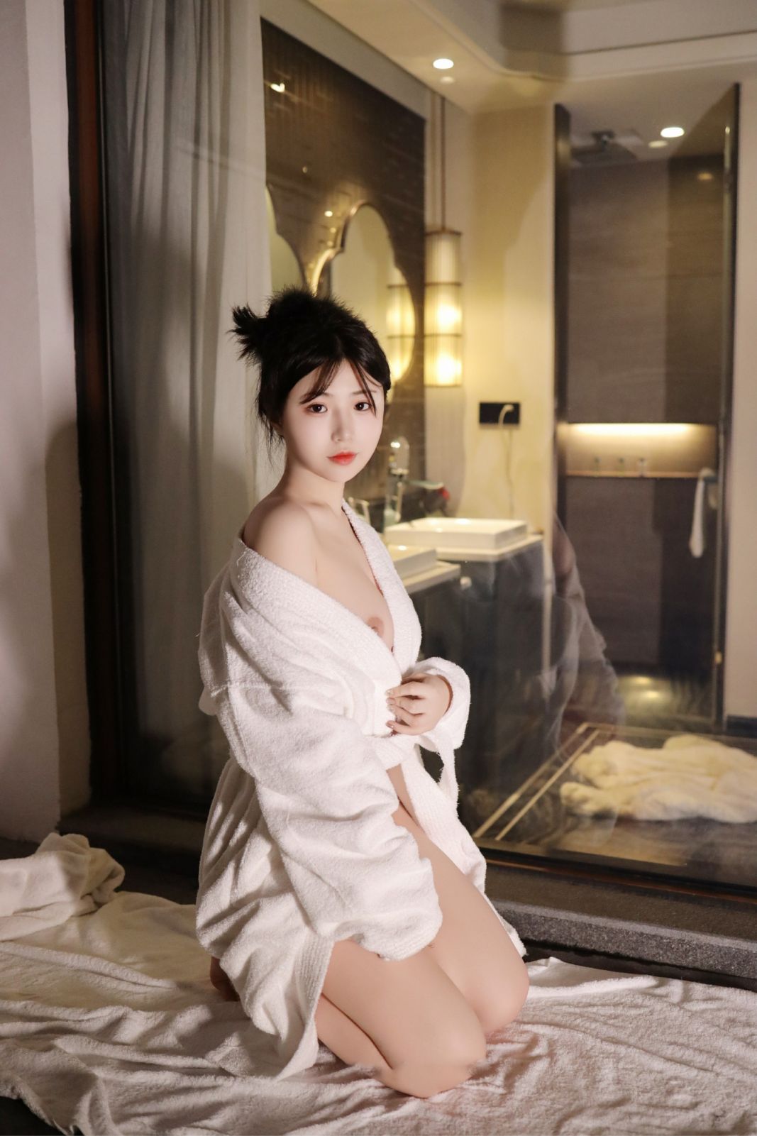 秀人网陈小花SPA油推--抚臀揉乳大尺度写真