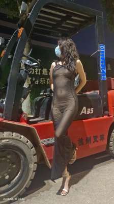 爱露出的女人[2025]