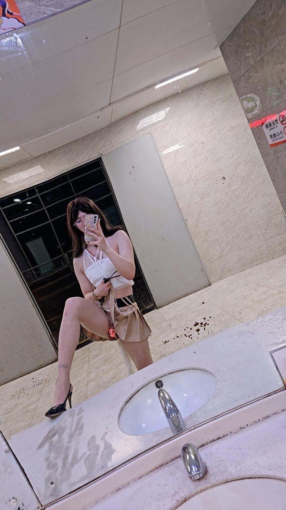 露出的刺激[2025]