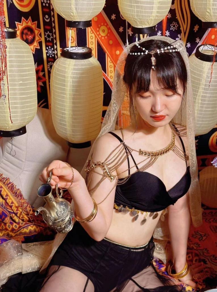 [小母狗]学生妹 - 白净嫩穴 [100P]