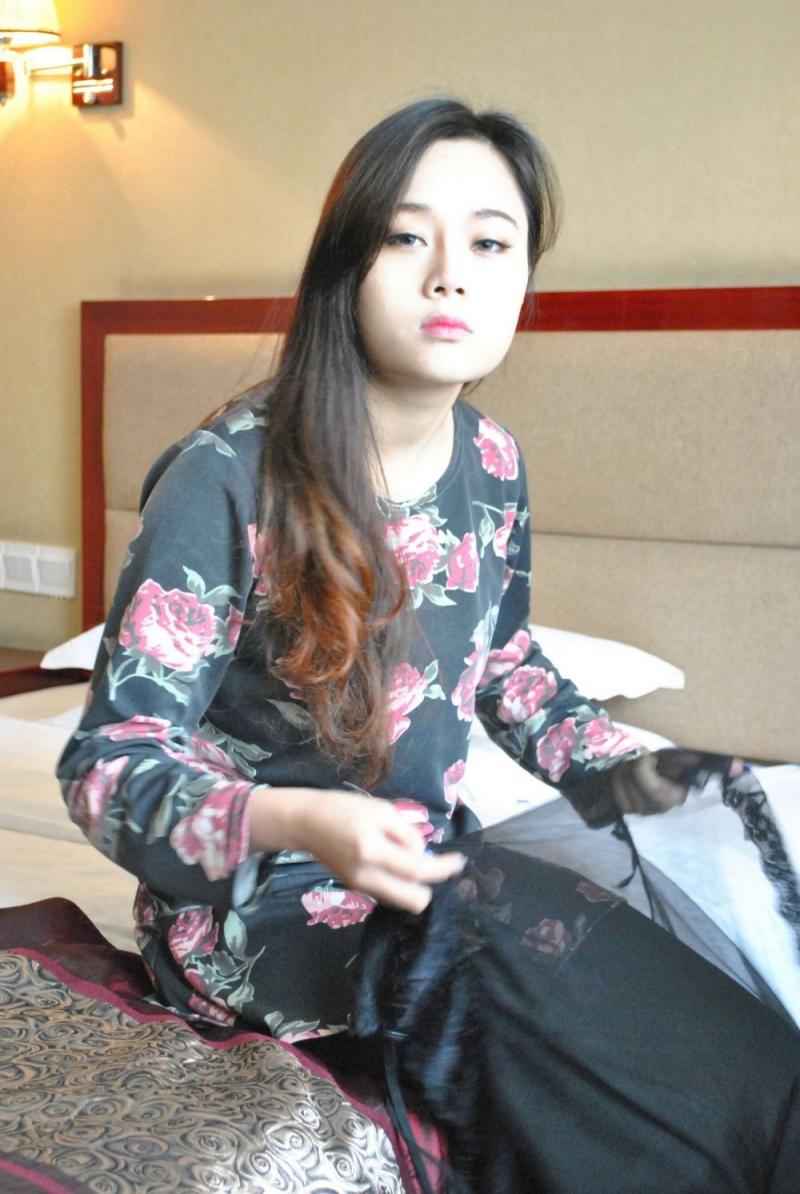 很有良家的感觉 奶子看上去很大