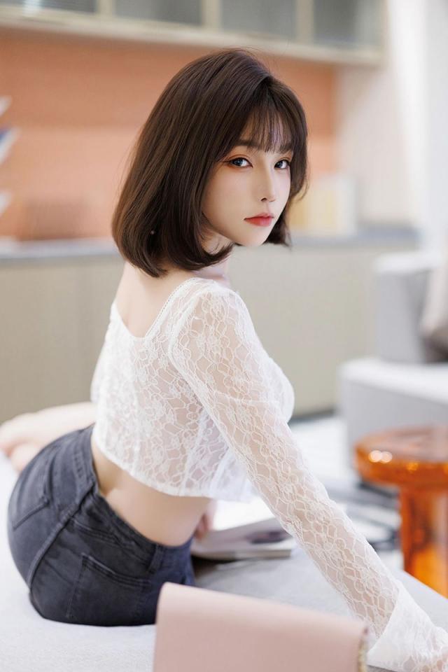 徐莉芝灰色丝袜美腿撩人心怀