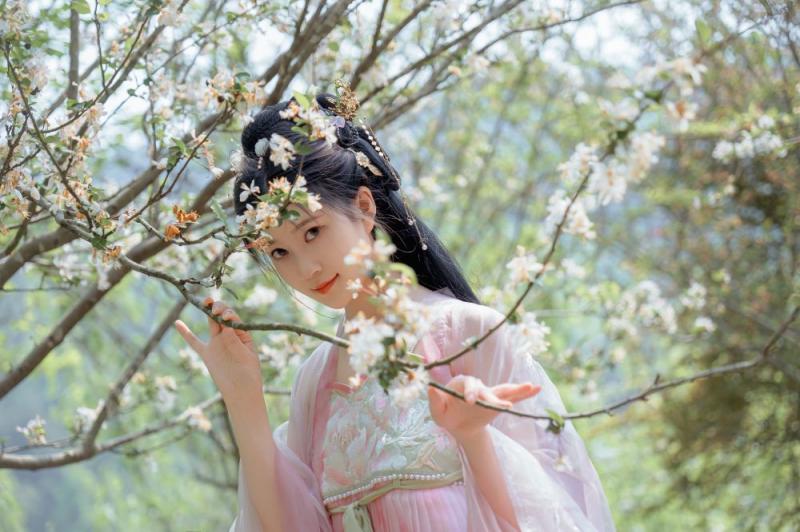 极品美乳古装妹子