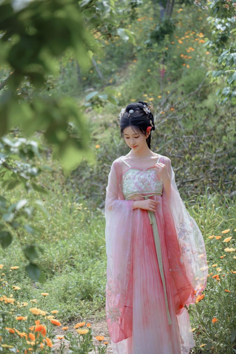 极品美乳古装妹子