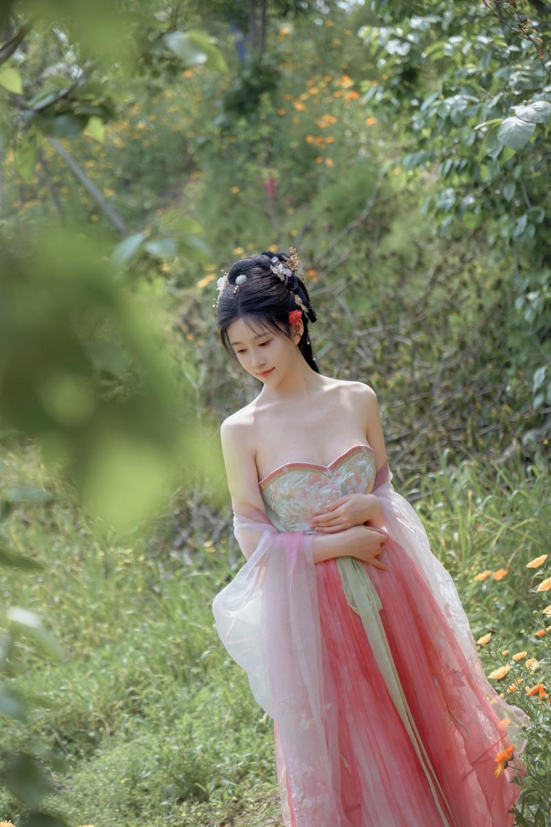 极品美乳古装妹子