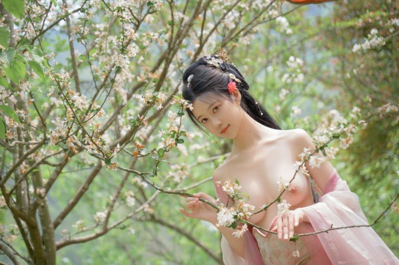 极品美乳古装妹子