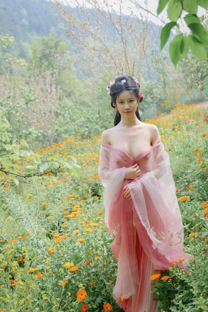 极品美乳古装妹子