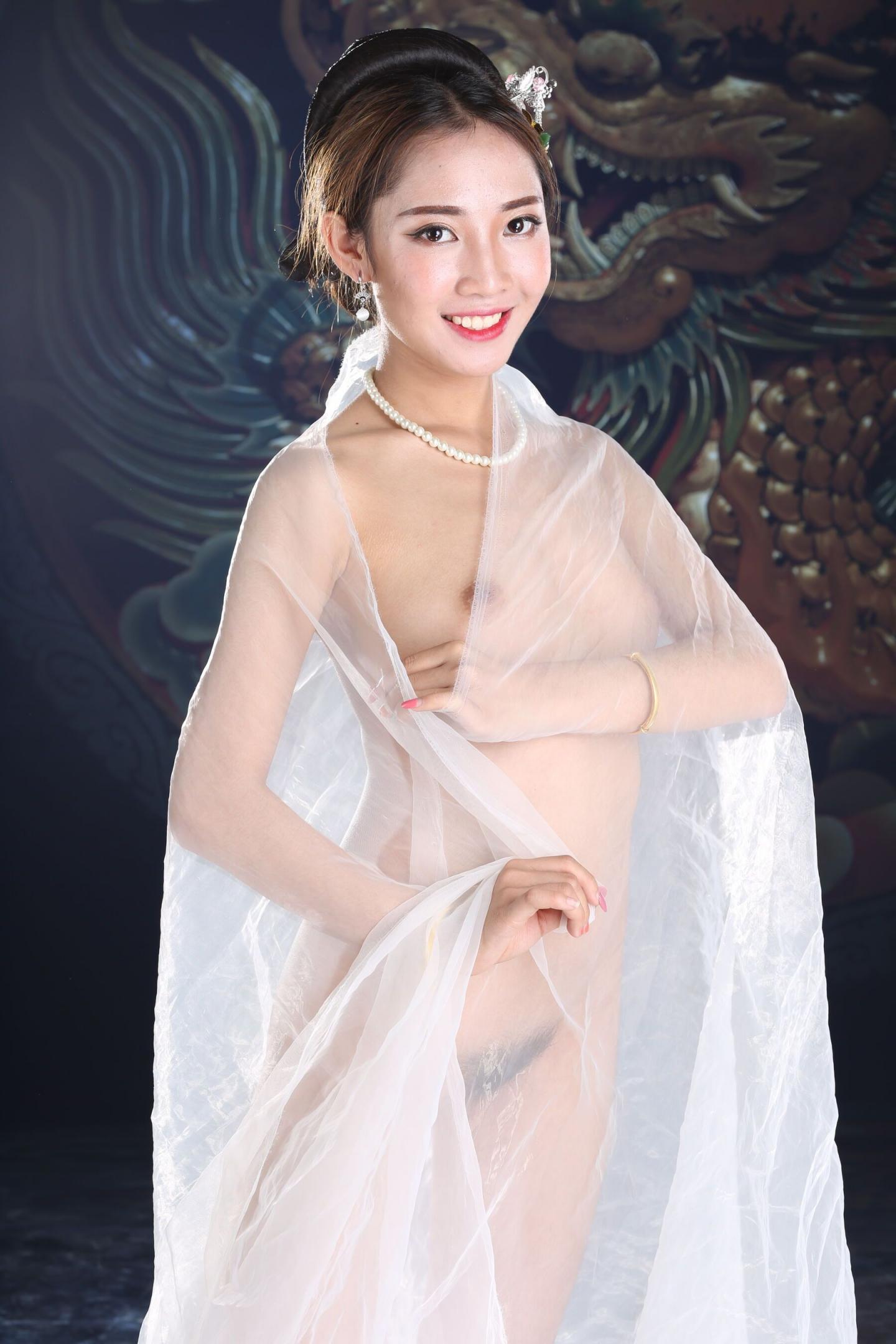 绝色少妇姿势大胆而诱人