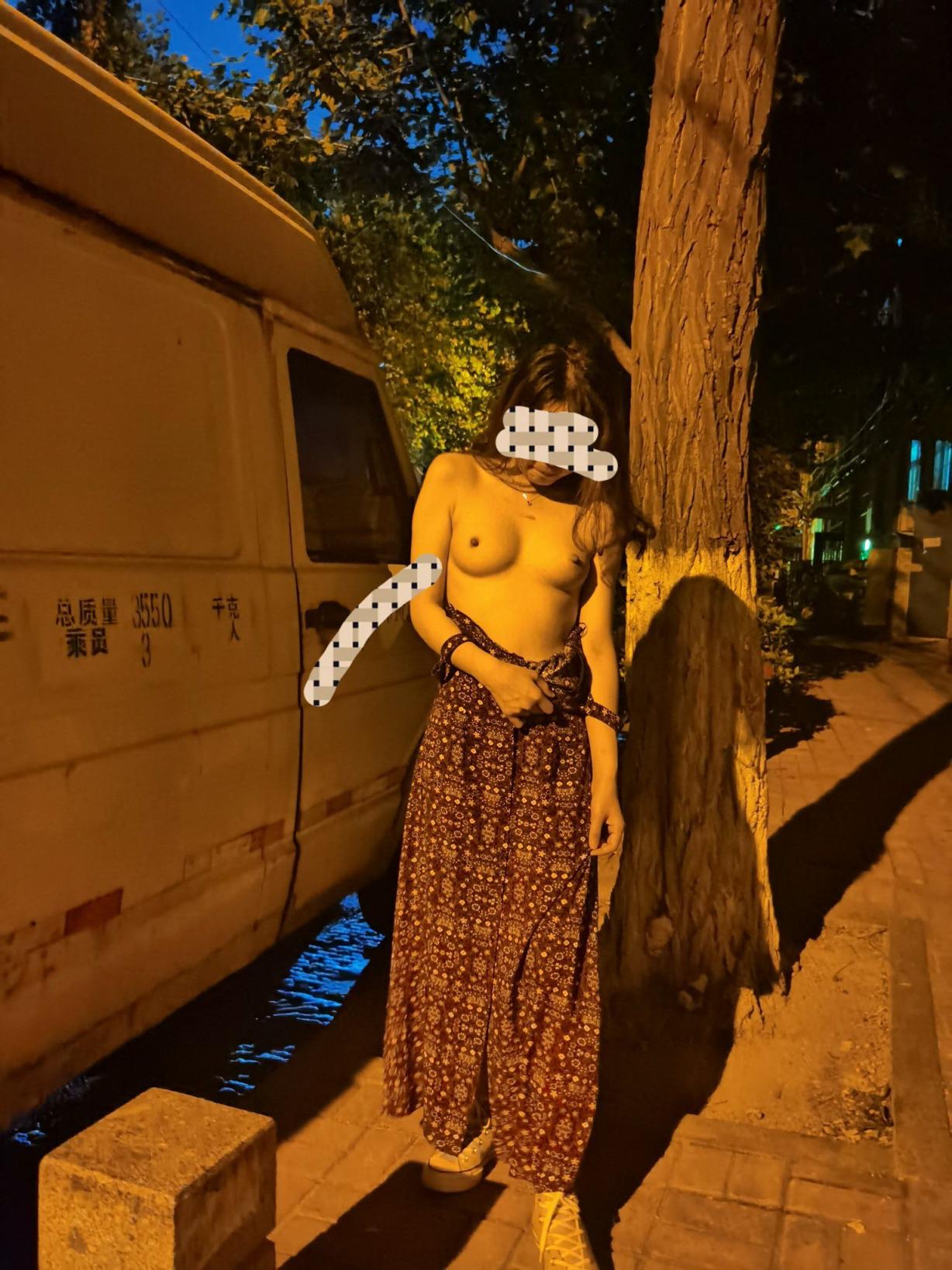 搜集的妹子图片-户外