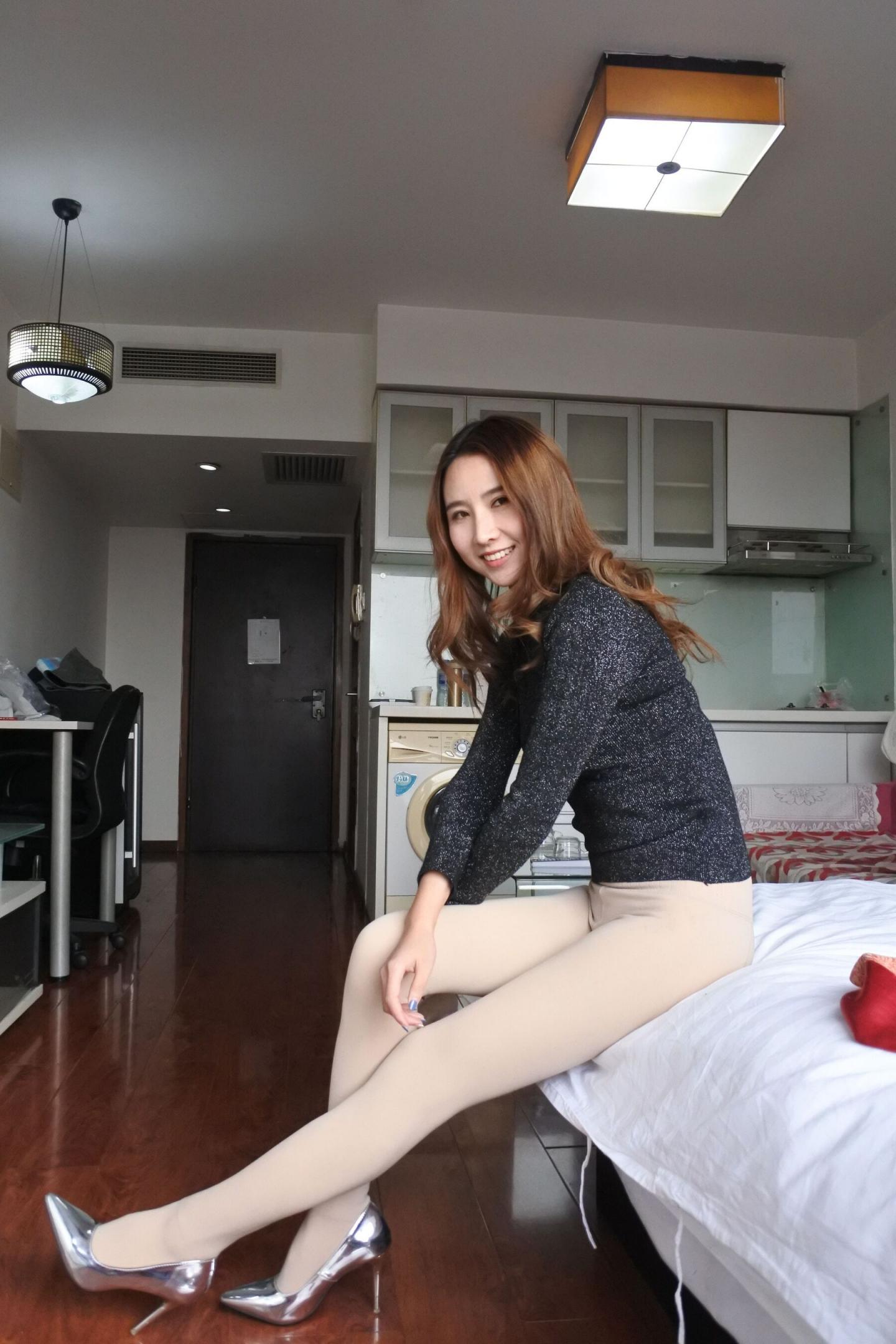 良家肉丝厚打底非常的诱惑