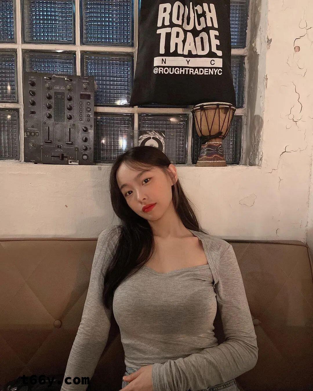 多肉台妹，身材很有料