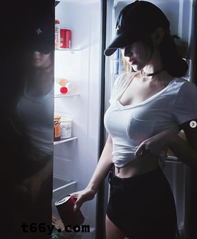 多肉台妹，身材很有料