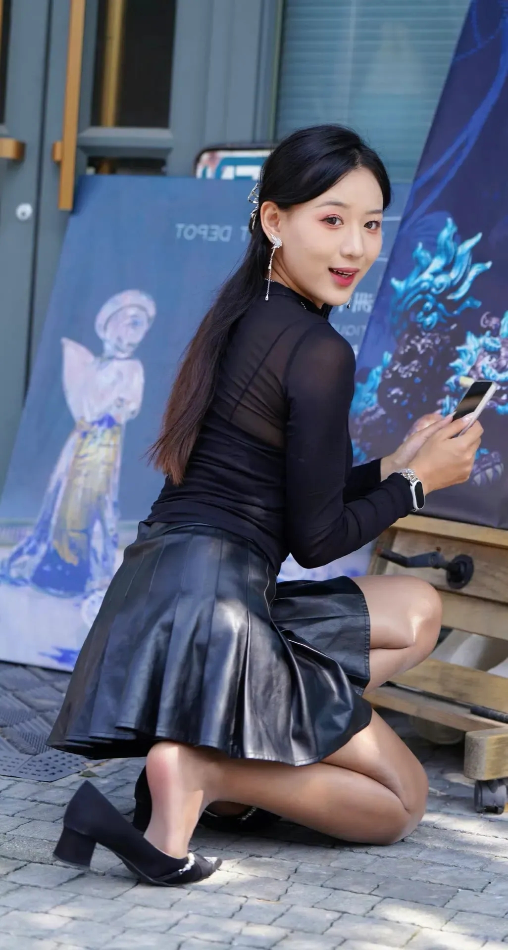 黑色让长腿裹满风情