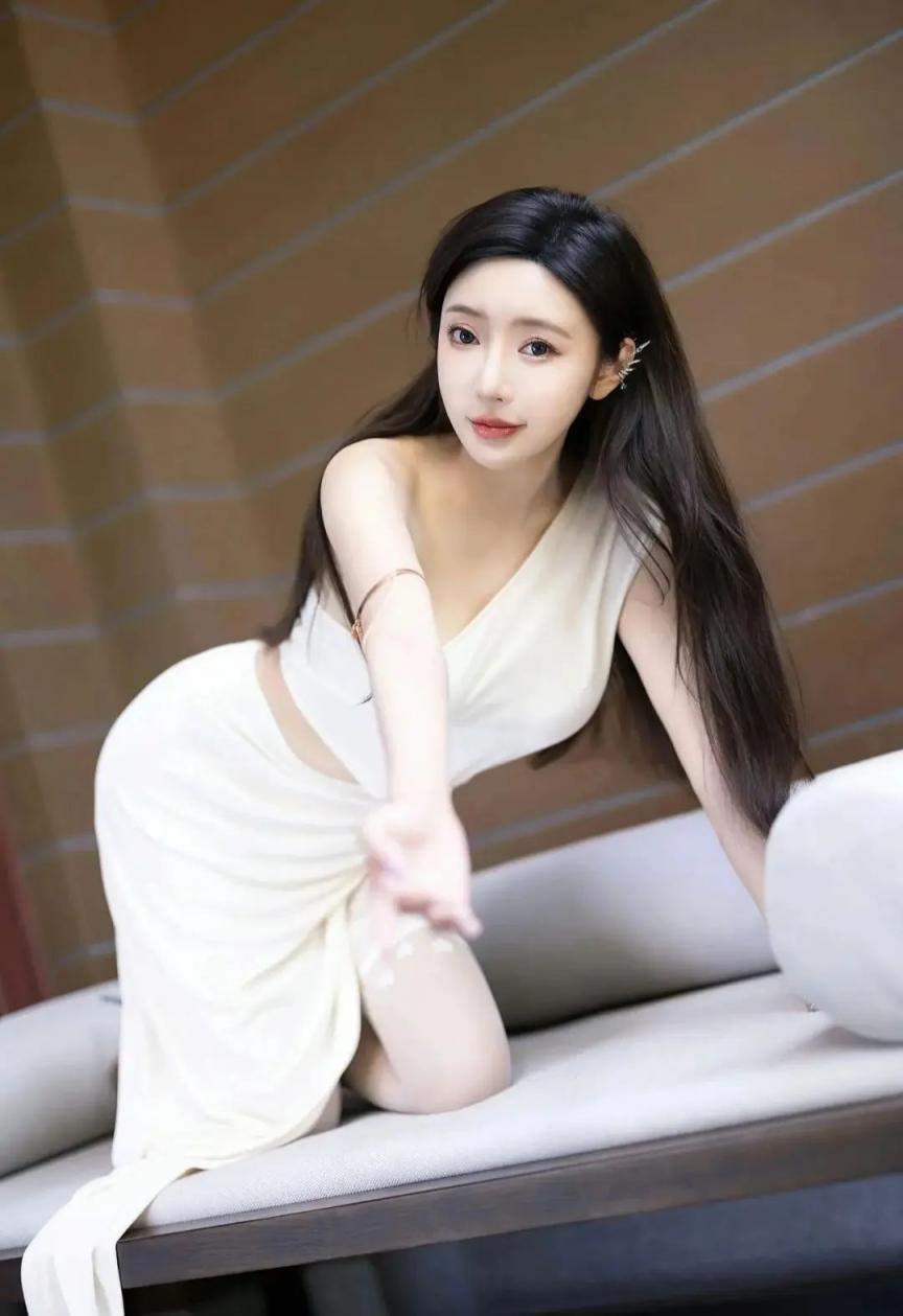 身材高挑的小姐姐