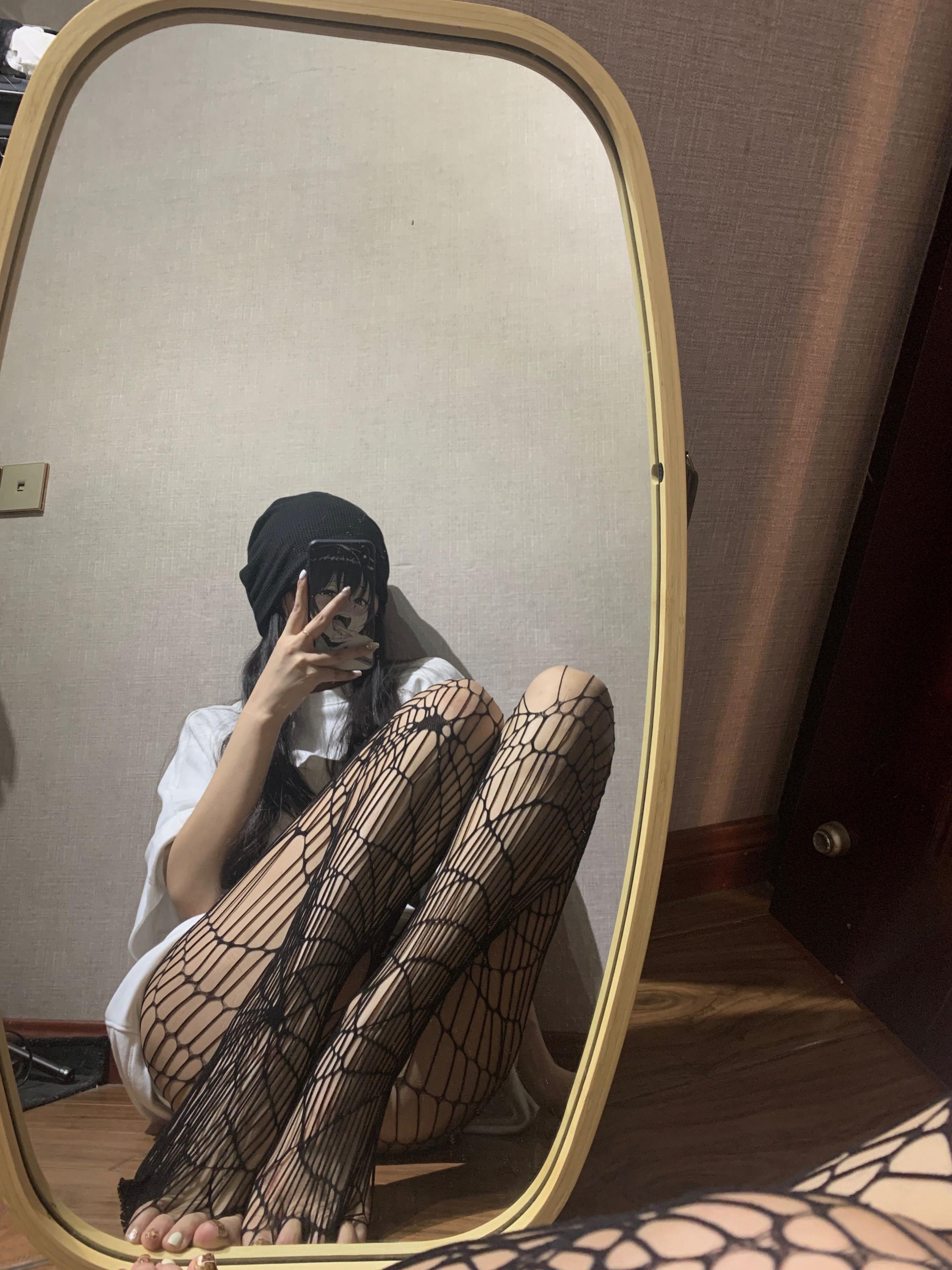 青春美少女搔首弄姿诱惑迷人 20251003