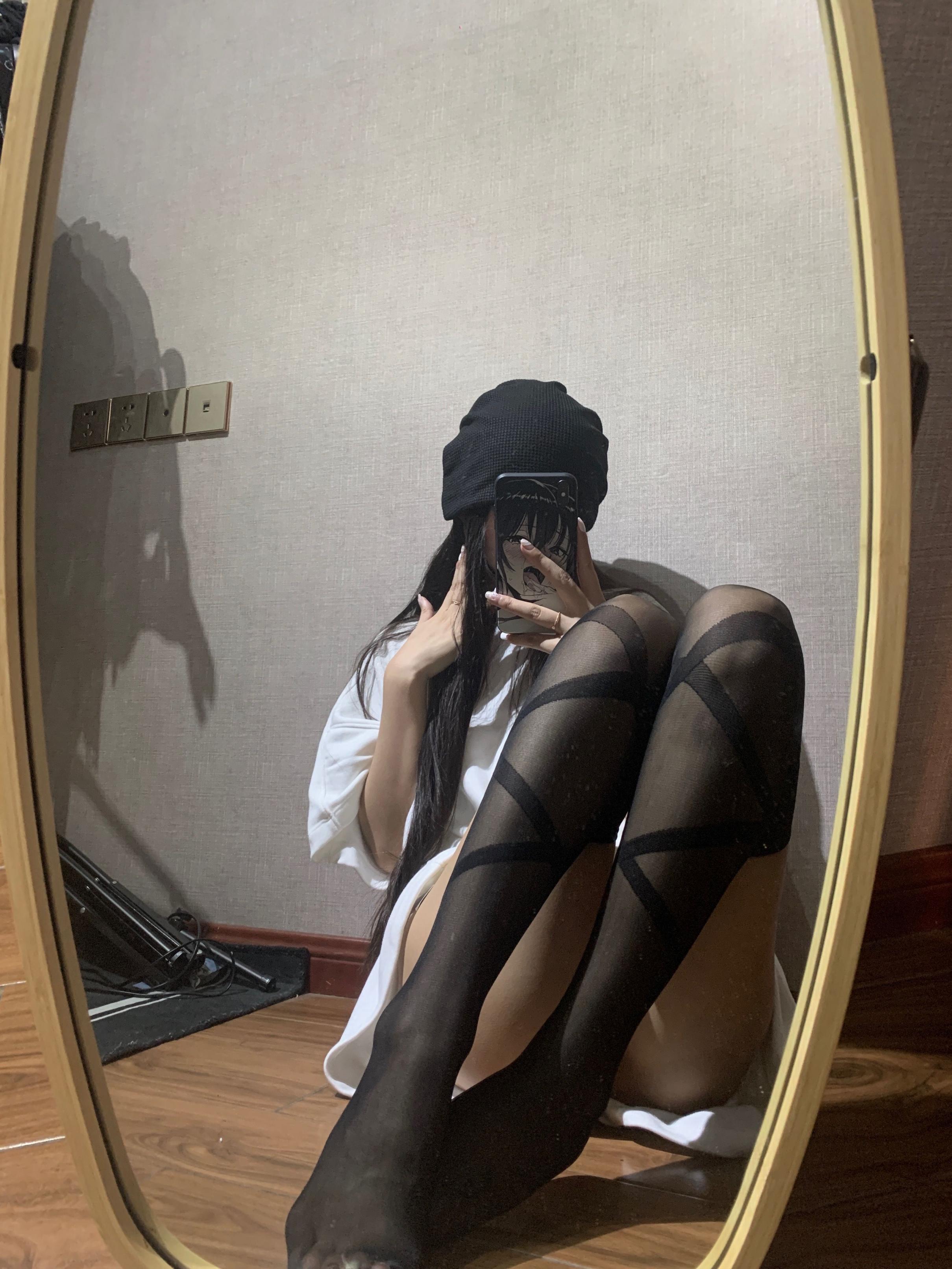 青春美少女搔首弄姿诱惑迷人 20251003