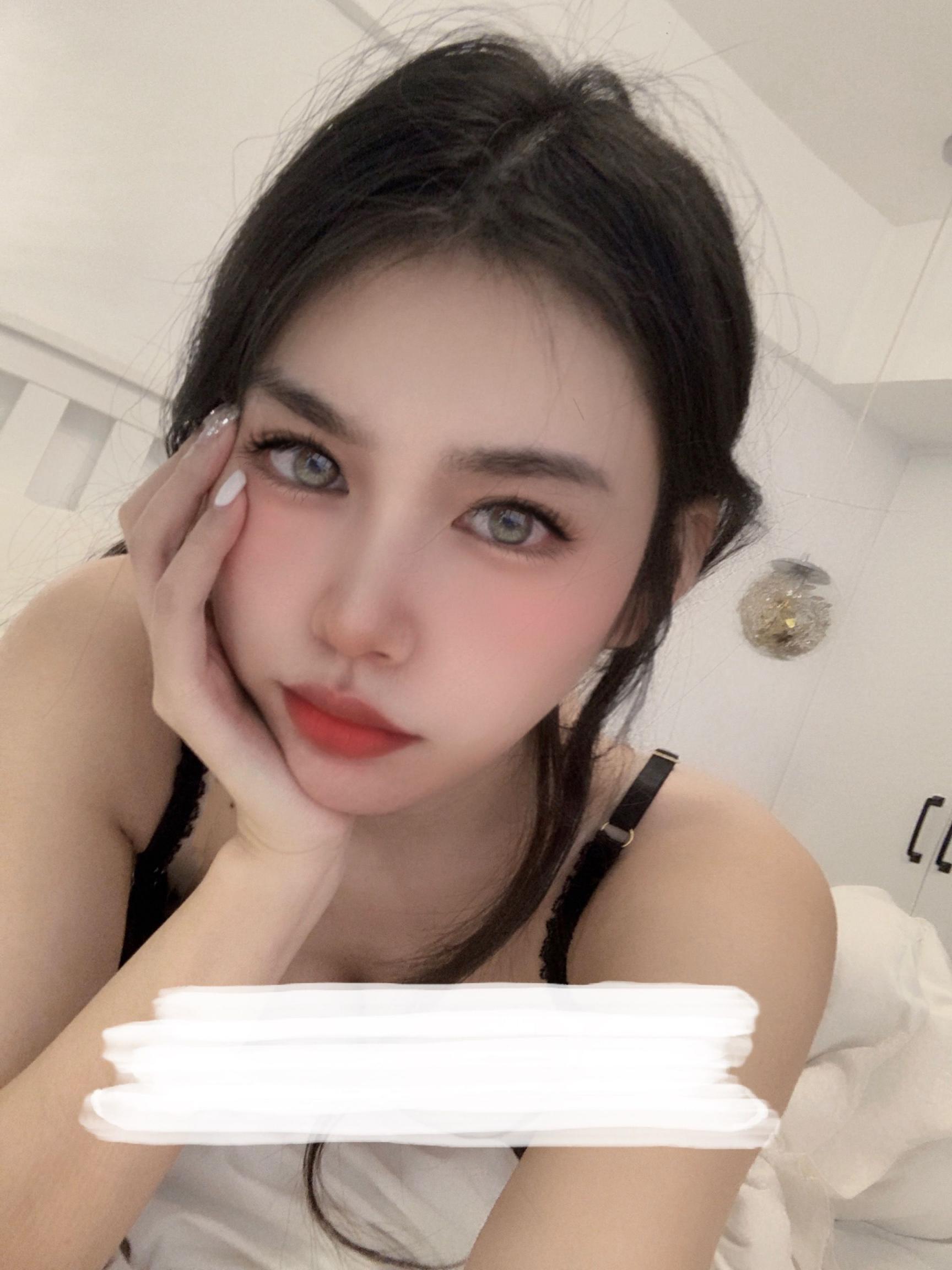 青春美少女搔首弄姿诱惑迷人 20251003