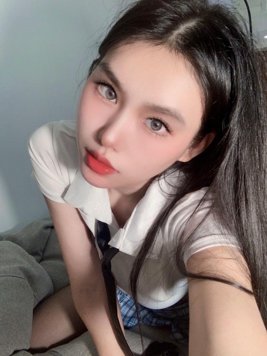 青春美少女搔首弄姿诱惑迷人 20251003