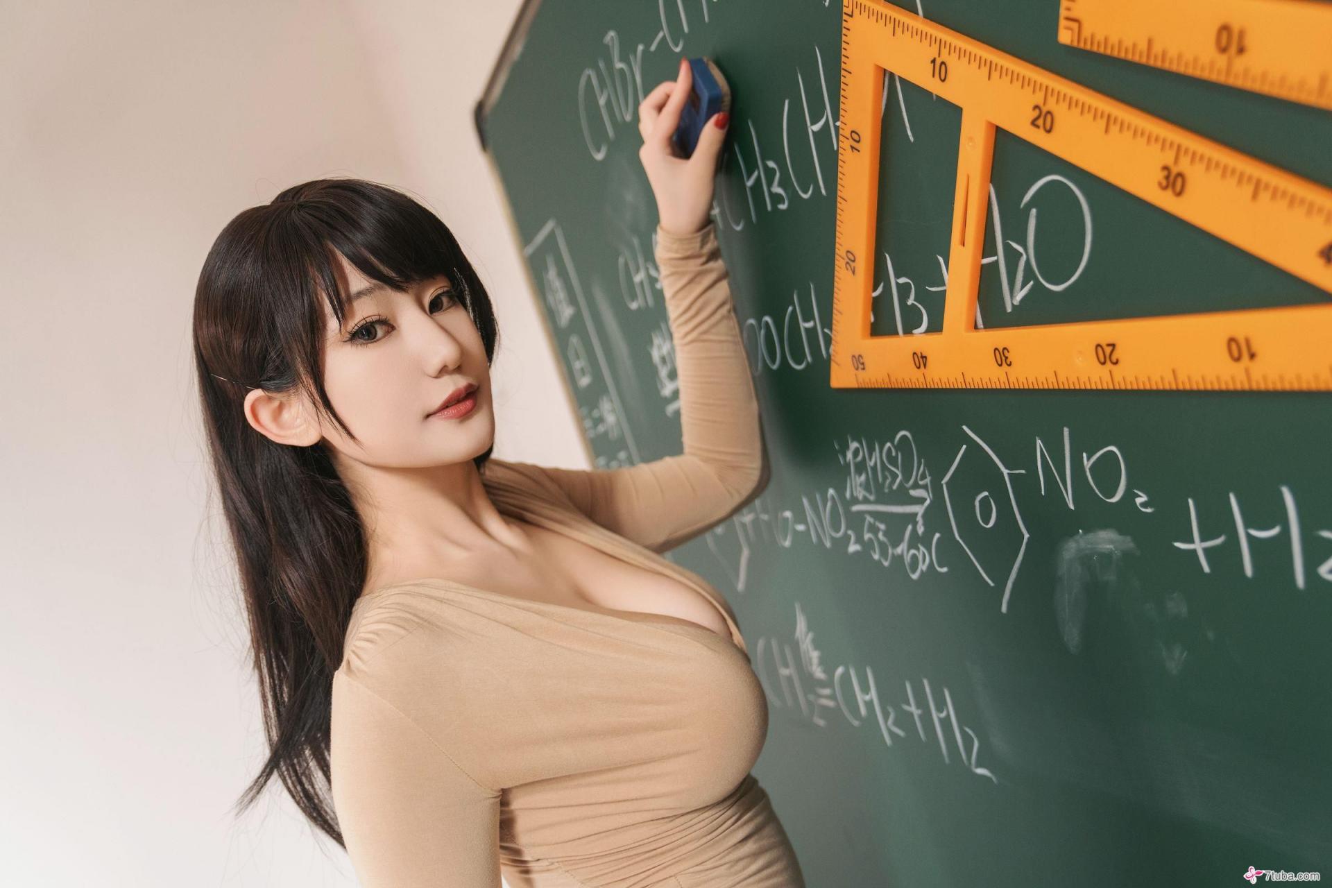 性感美图 补习老师的惩罚