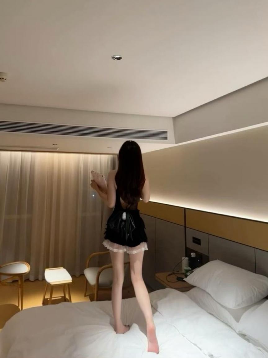 丝袜高跟儿小蛮腰，直戳男人的心窝