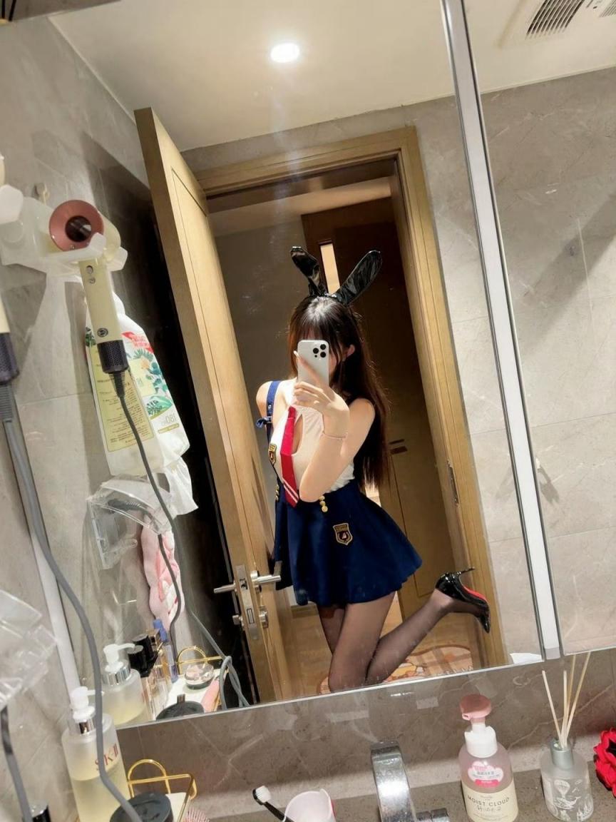 丝袜高跟儿小蛮腰，直戳男人的心窝