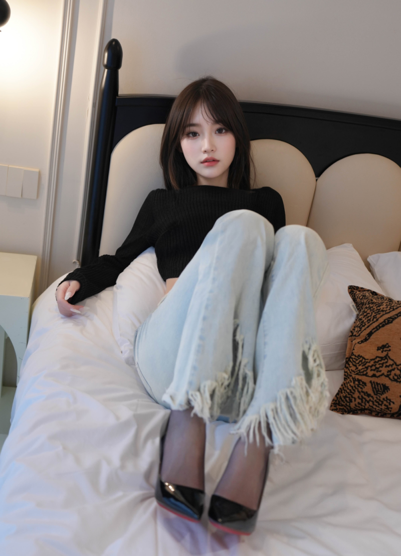 超清纯的牛仔裤里黑丝