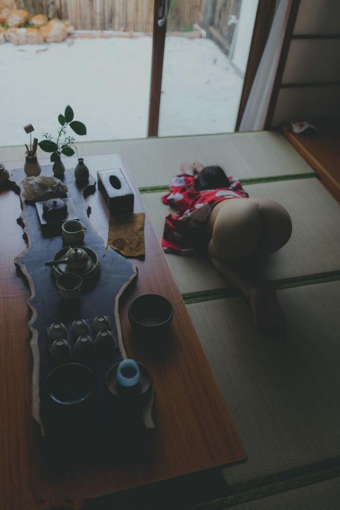 戴眼镜与不戴哪个更骚