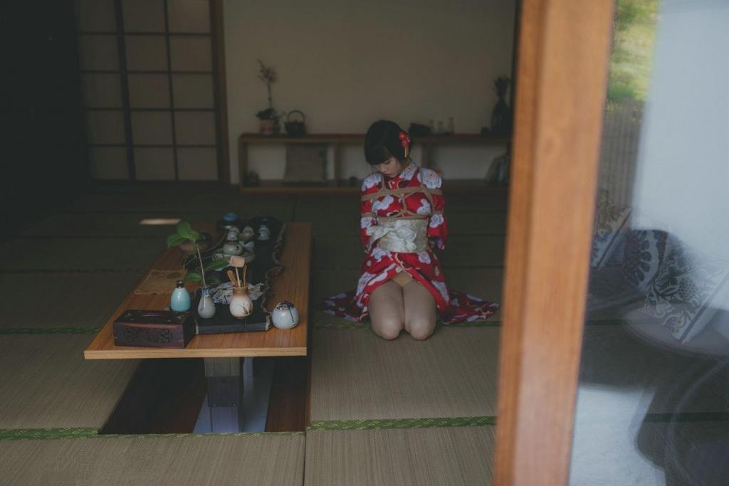 戴眼镜与不戴哪个更骚