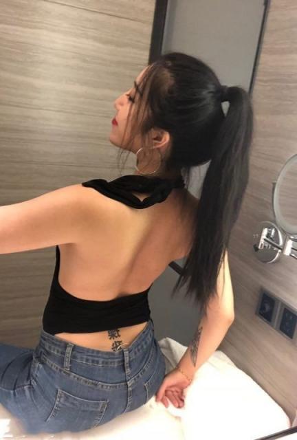 戴眼镜与不戴哪个更骚