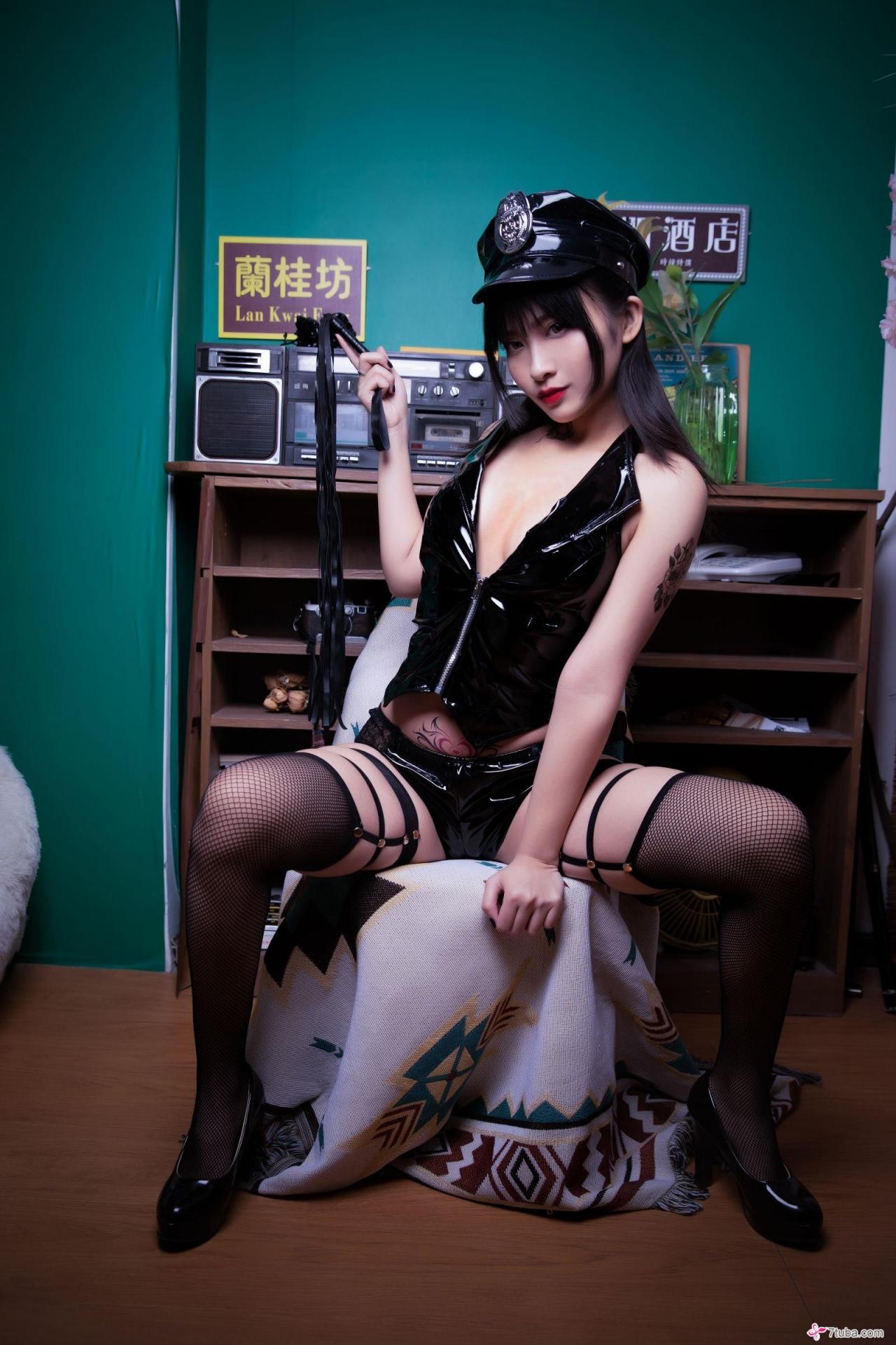 性感美图洛璃-制服