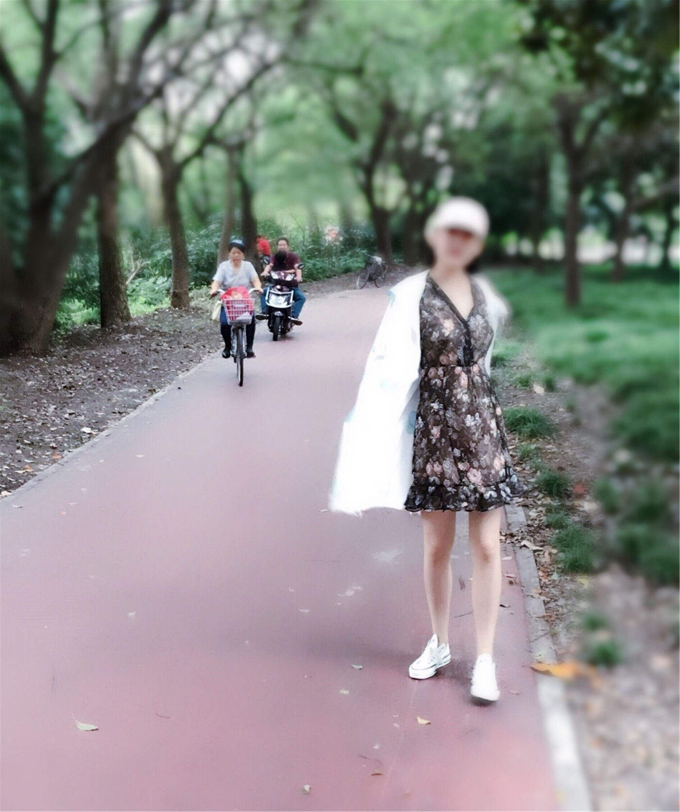 国模套图 极品网红pigeon