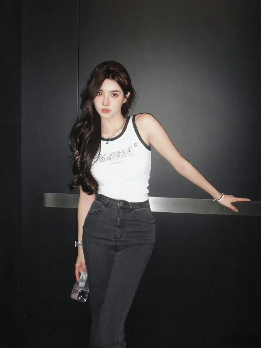 漂亮的小姐姐 2025112301