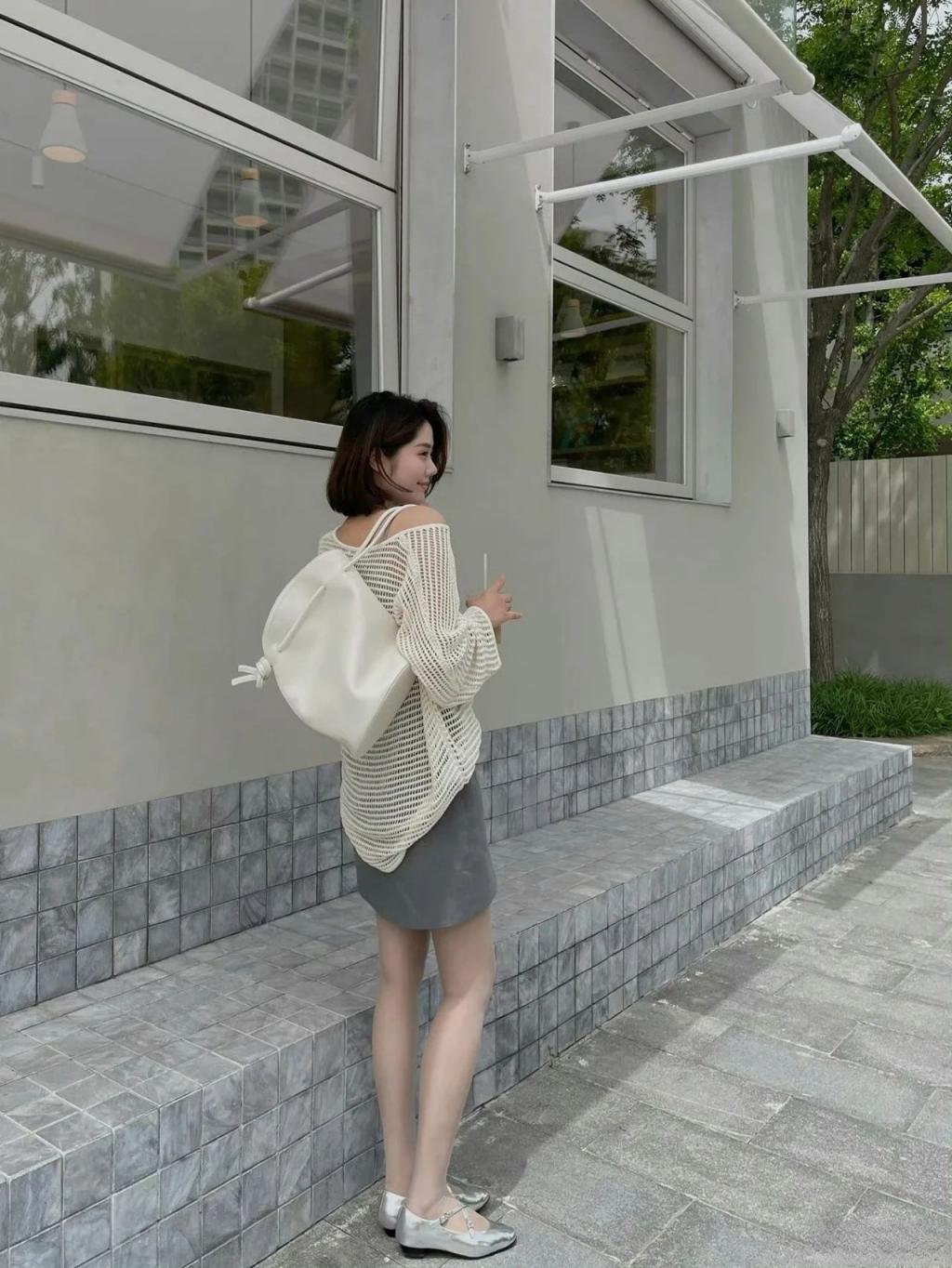 漂亮的小姐姐 2025112301