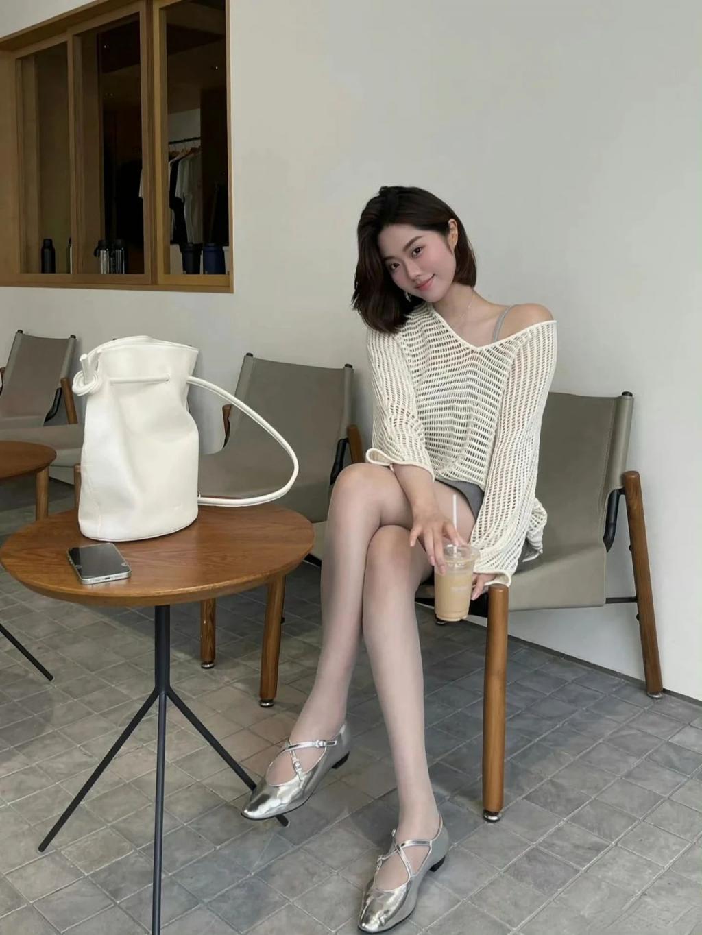 漂亮的小姐姐 2025112301