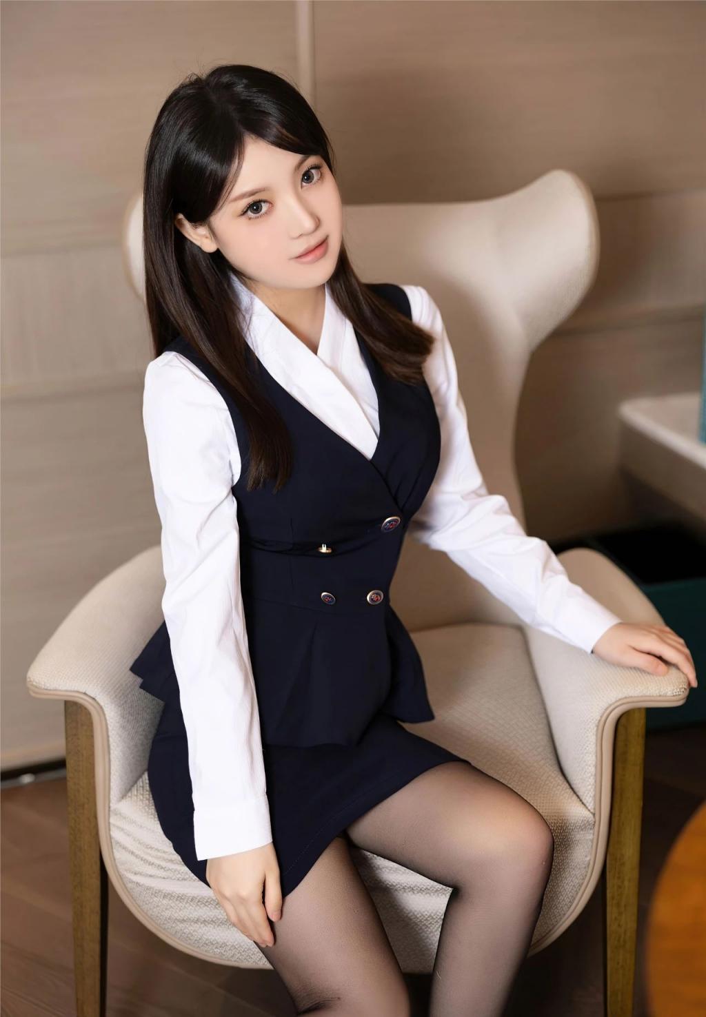 漂亮的小姐姐 2025112301