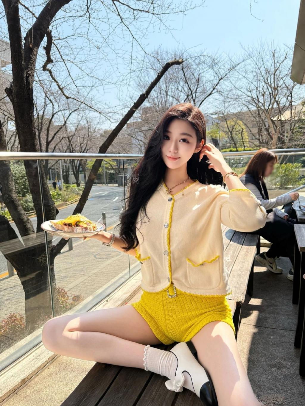 肉丝大长腿，太有气质了