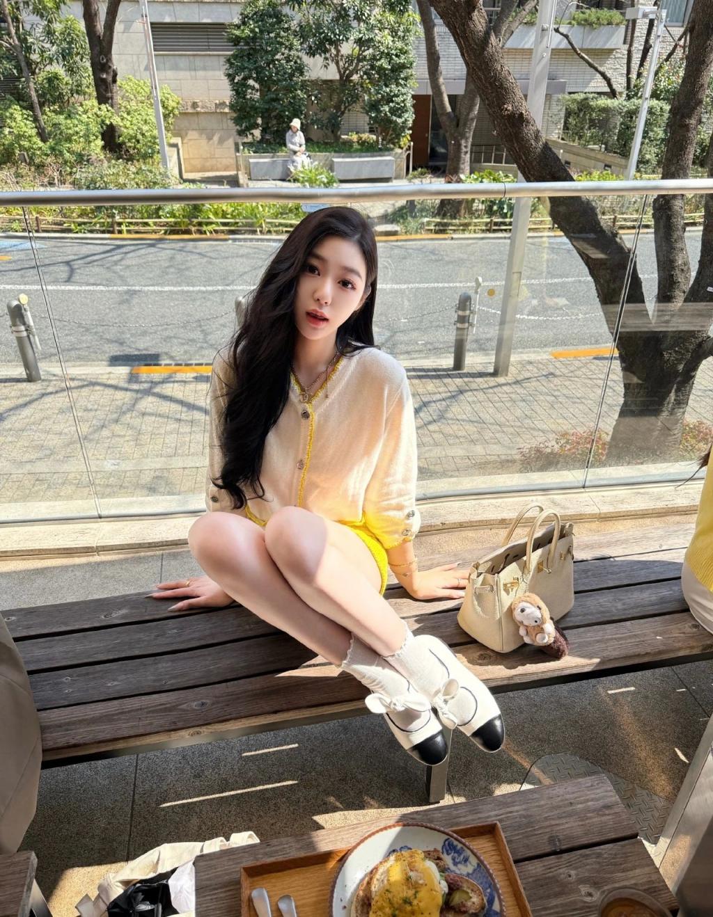 肉丝大长腿，太有气质了