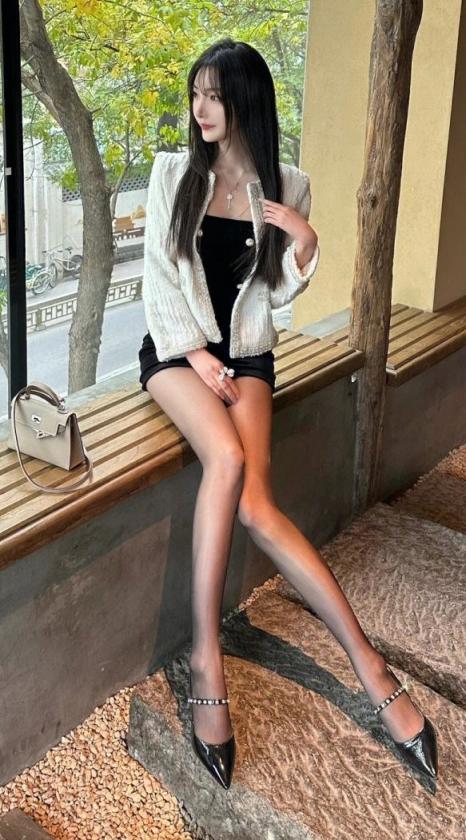 肉丝大长腿，太有气质了