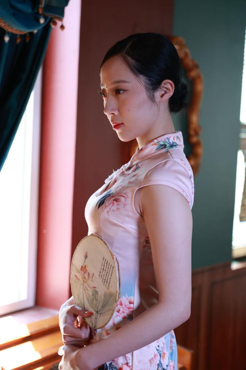 顶级诱人旗袍小姐姐