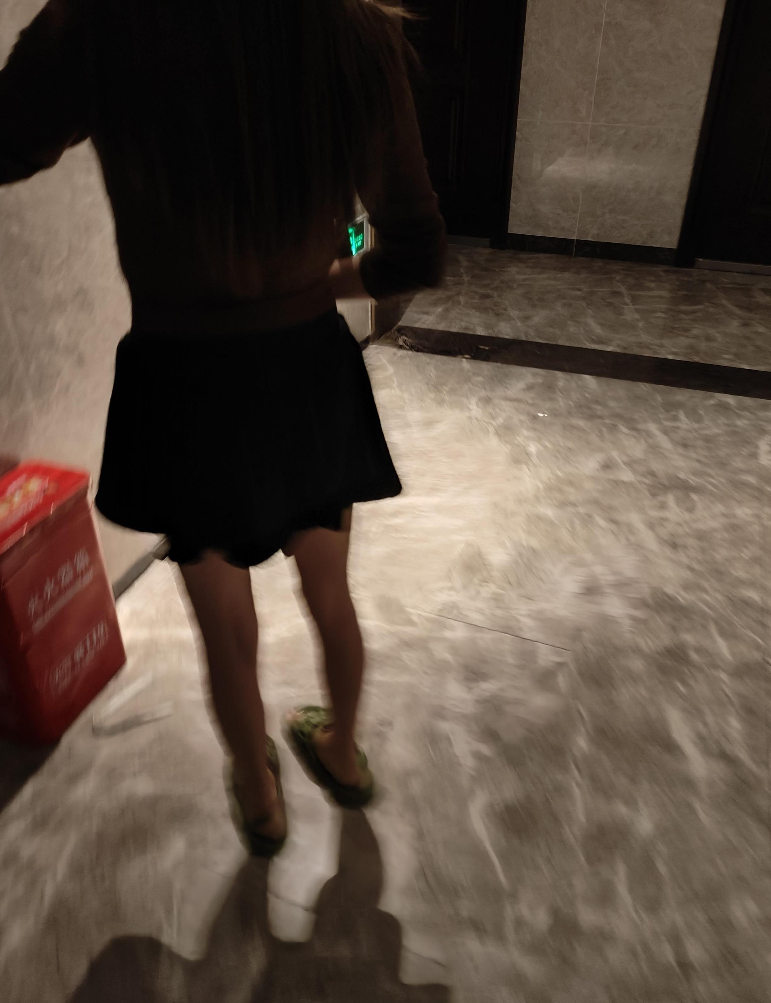 反差女大研究生和人妻教师