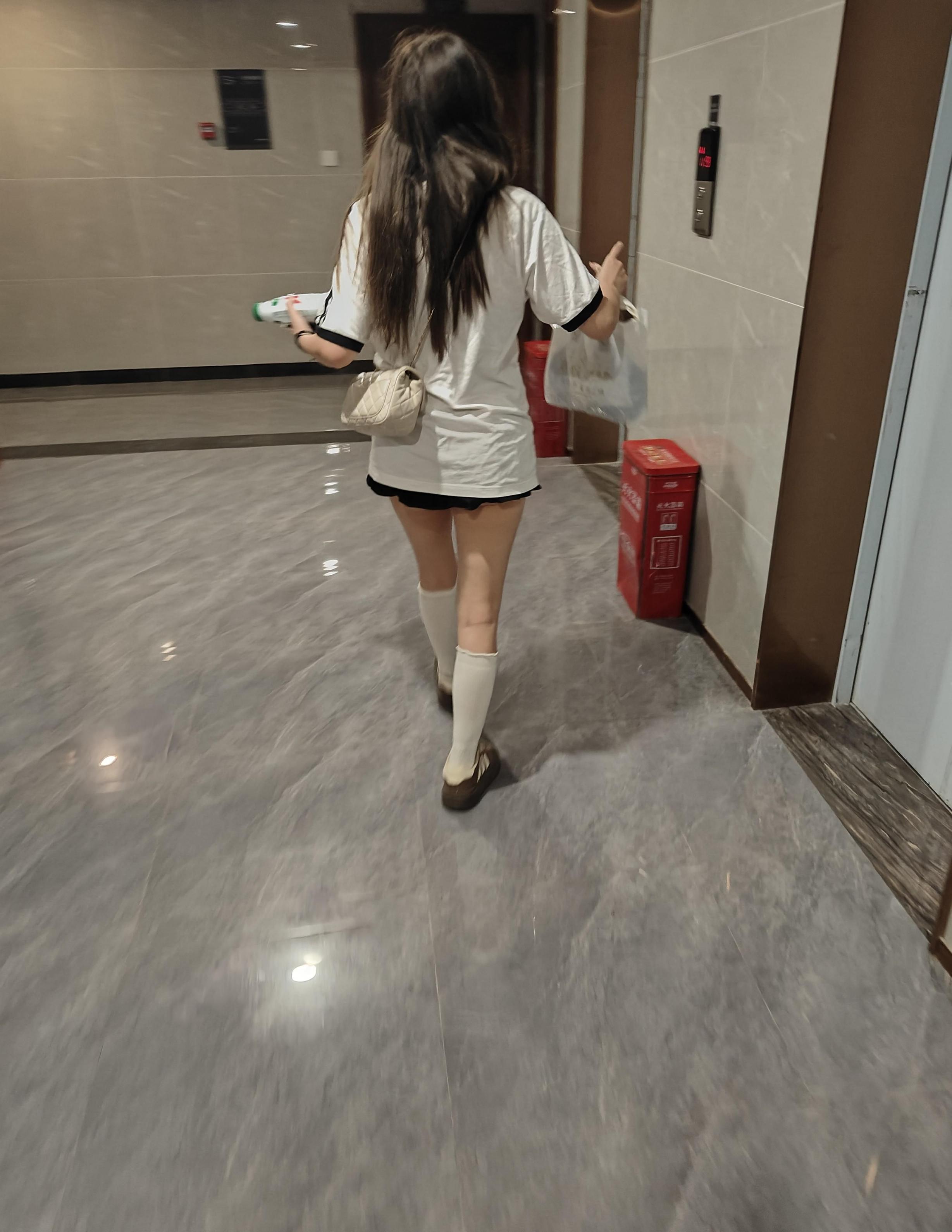 反差女大研究生和人妻教师