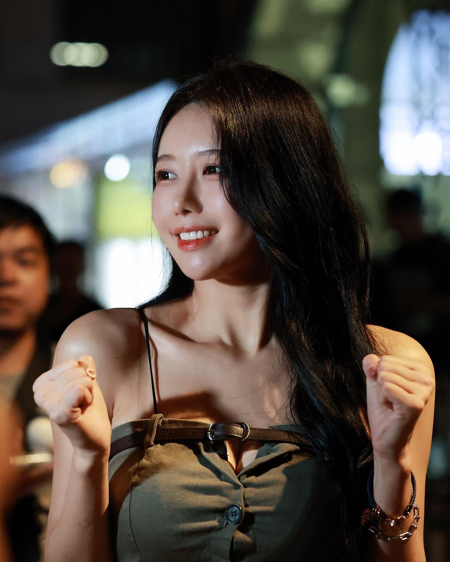 反差女大研究生和人妻教师