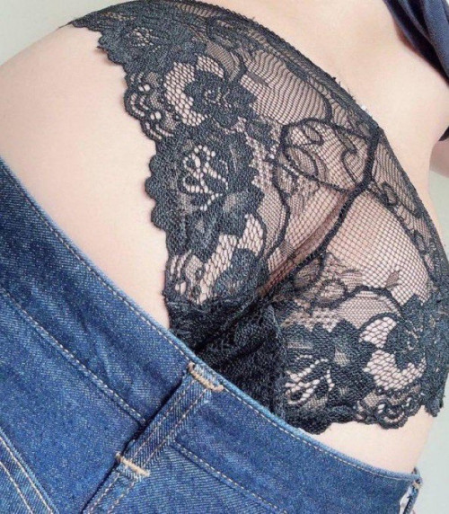 油光瓦亮的屁股，你能忍住几秒？