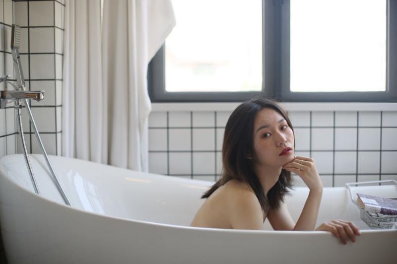 浴缸中的白嫩良家妹子