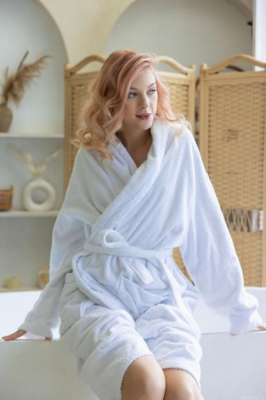 纳蒂-埃文斯慢慢露出火辣身材