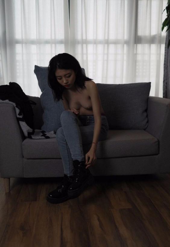 国模晨晨大尺度人体私拍套图