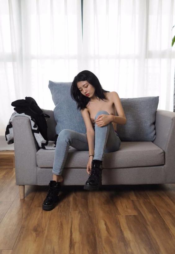 国模晨晨大尺度人体私拍套图